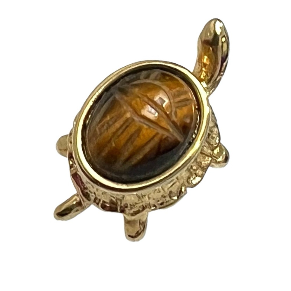 VINTAGE TURTLE LAPEL PIN WITH BROWN CARVED SCARAB DESIGN SHELL